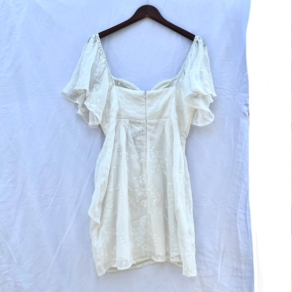 SELFIE LESLIE | NWT XL APHRODITE MOLDED BUST ANGEL SLEEVE WRAP DRESS EMBROIDERED - Picture 11 of 11